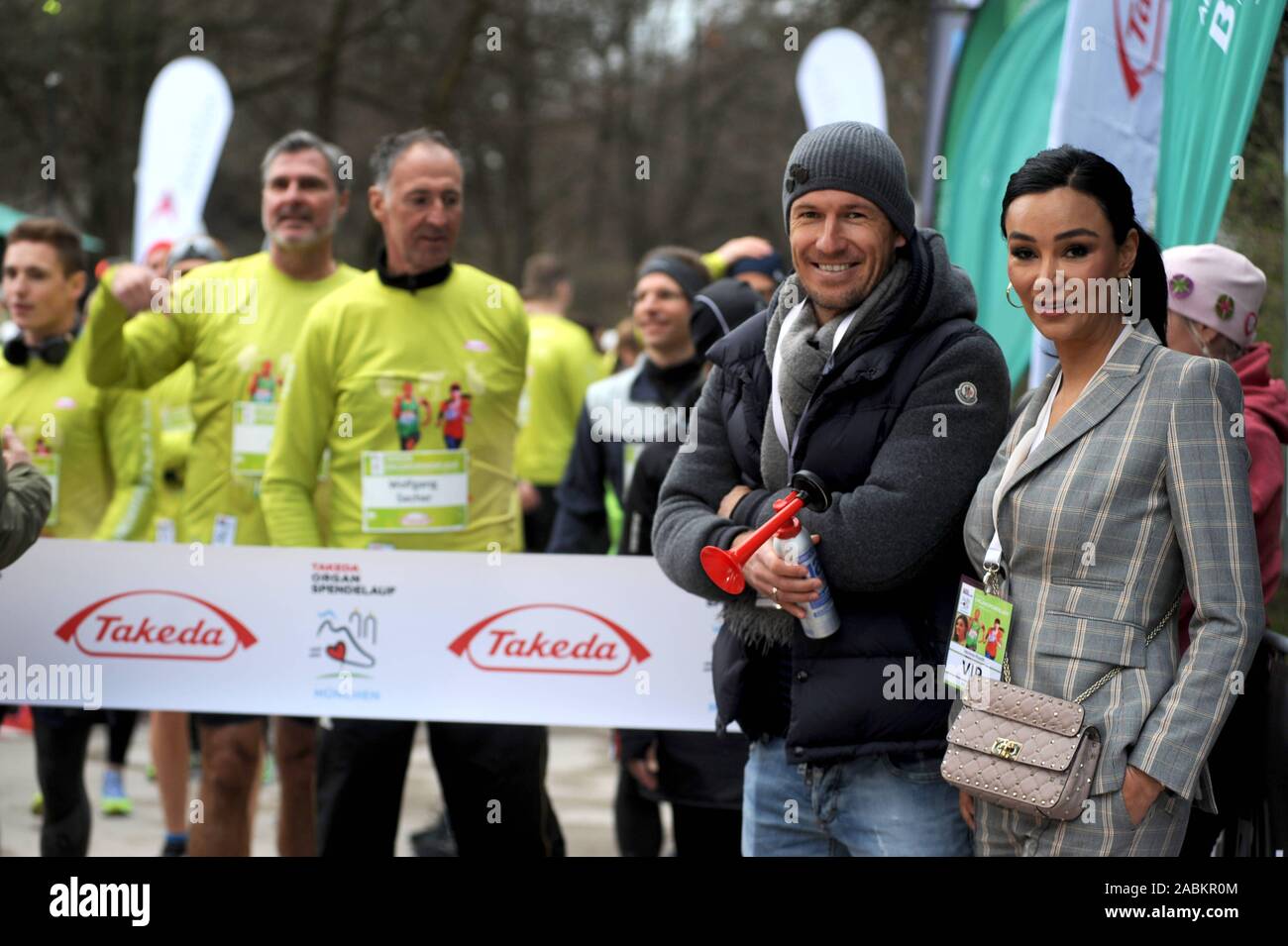 Orgel Pendel laufen durch den Englischen Garten, im Bild der Startschuss von Arjen Robben und Verena Pooth. [Automatisierte Übersetzung] Stockfoto