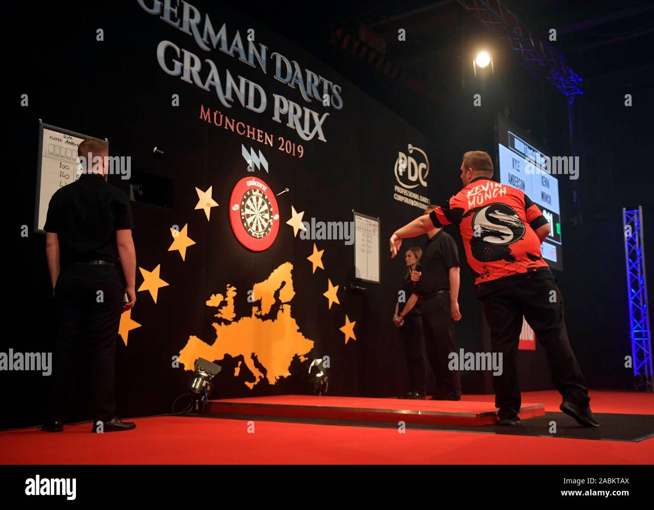 Kevin Munch an den Deutschen Dart Grand Prix im Zenith in München.  [Automatisierte Übersetzung] Stockfotografie - Alamy