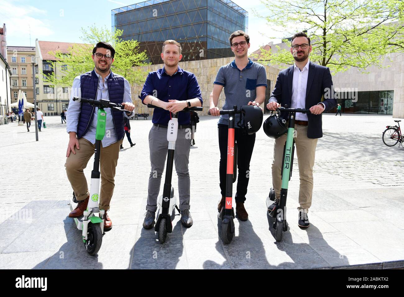 Der E-Scooter Sharinganbieter Kalk, Vogel, Voi und tierischen stellen sich vor mit einem Pressetermin der CSU am Oberanger. [Automatisierte Übersetzung] Stockfoto