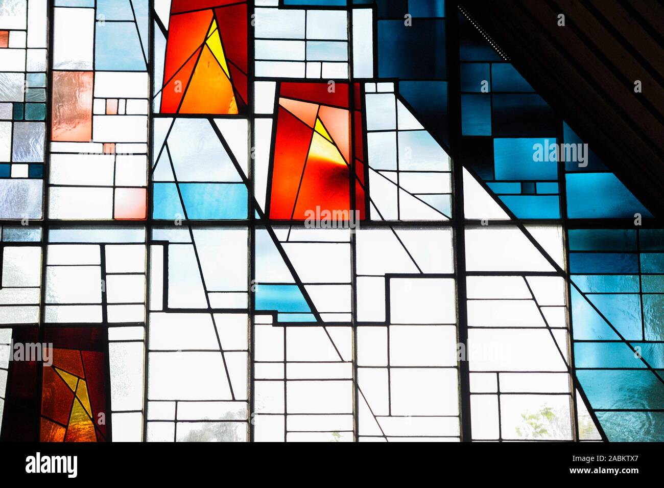 Kunst Glas Serie: Die Reformation Gedächtniskirche in Munich-Hadern. Die Glasmalereien stellt der Vision des Johannes des "himmlischen Jerusalem". [Automatisierte Übersetzung] Stockfoto