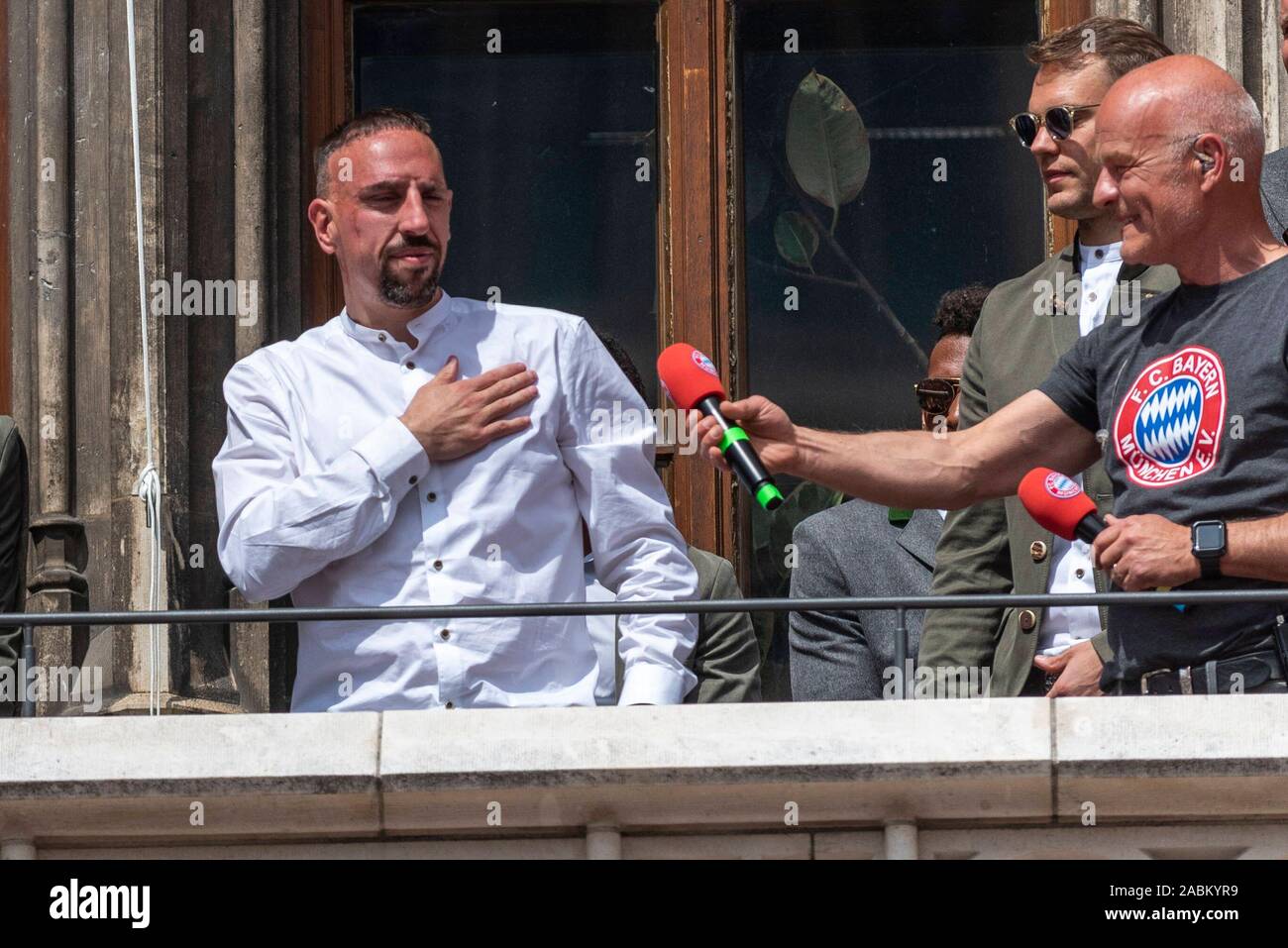 Die Mannschaft des FC Bayern München auf dem Weg zur Meisterschaft und Cup Sieger Feier im Münchner Rathaus. Im Bild Franck Ribery. [Automatisierte Übersetzung] Stockfoto