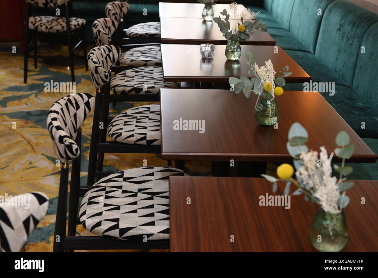 Sitzgelegenheiten im neu eröffneten Café Roma. Fast um die Ecke von der ehemaligen Kult restaurant Roma, Gabriel Lewy öffnet eine neue Roma. [Automatisierte Übersetzung] Stockfoto