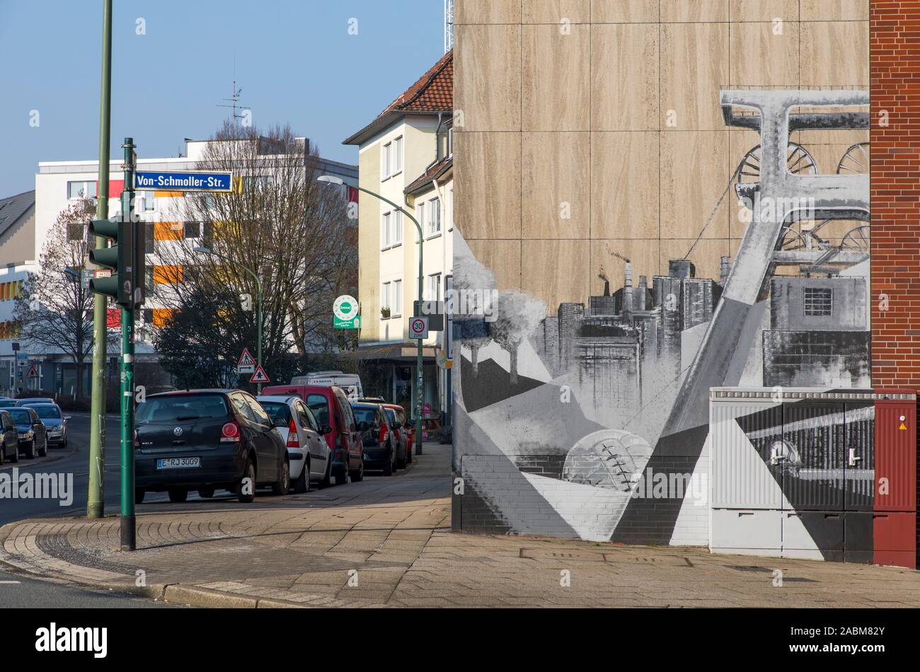 Bergbau Wandbild auf ein Wohnhaus in Essen Rüttenscheid, Zeche Zollverein Förderturm, Schacht XII, Stockfoto