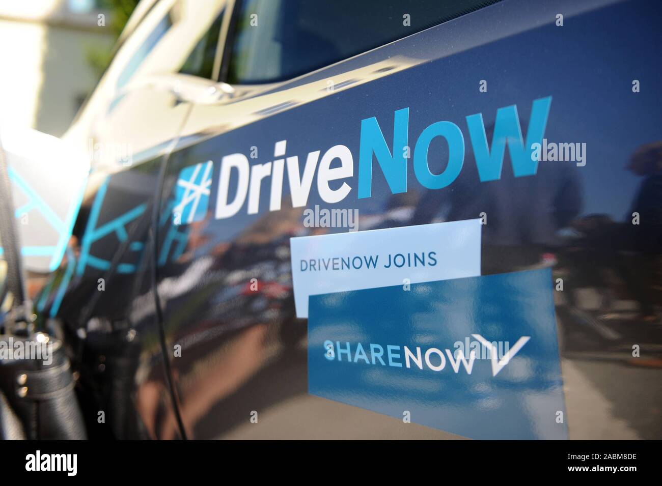 Fahrzeug des Carsharing anbieter hareNow', DriveNow und car2go zusammengeführt, eine gemeinsame Carsharing Service des BWW und Damiler zu bilden. [Automatisierte Übersetzung] Stockfoto