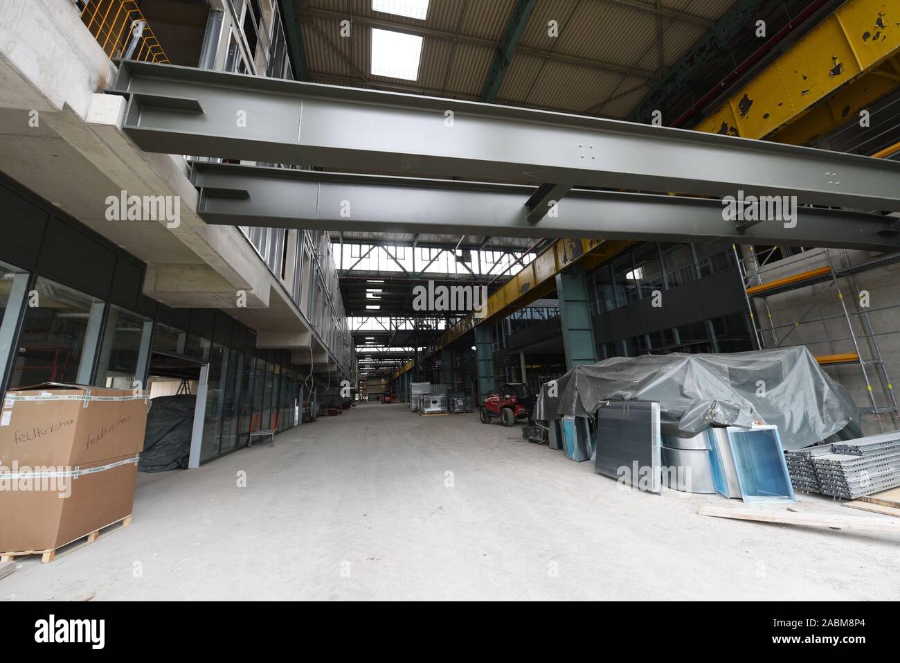 Baustelle in der ehemaligen Bundesbahn Werkstatt (Lokhalle Freimann) auf lilienthalallee. Die von der städtischen Planung Projekt "Perspektive Freimann", die durch die Bürger und Politiker vor Ort unterstützt wird, ist die "otorworld' Auto event Ensemble wird bald dort öffnen. [Automatisierte Übersetzung] Stockfoto