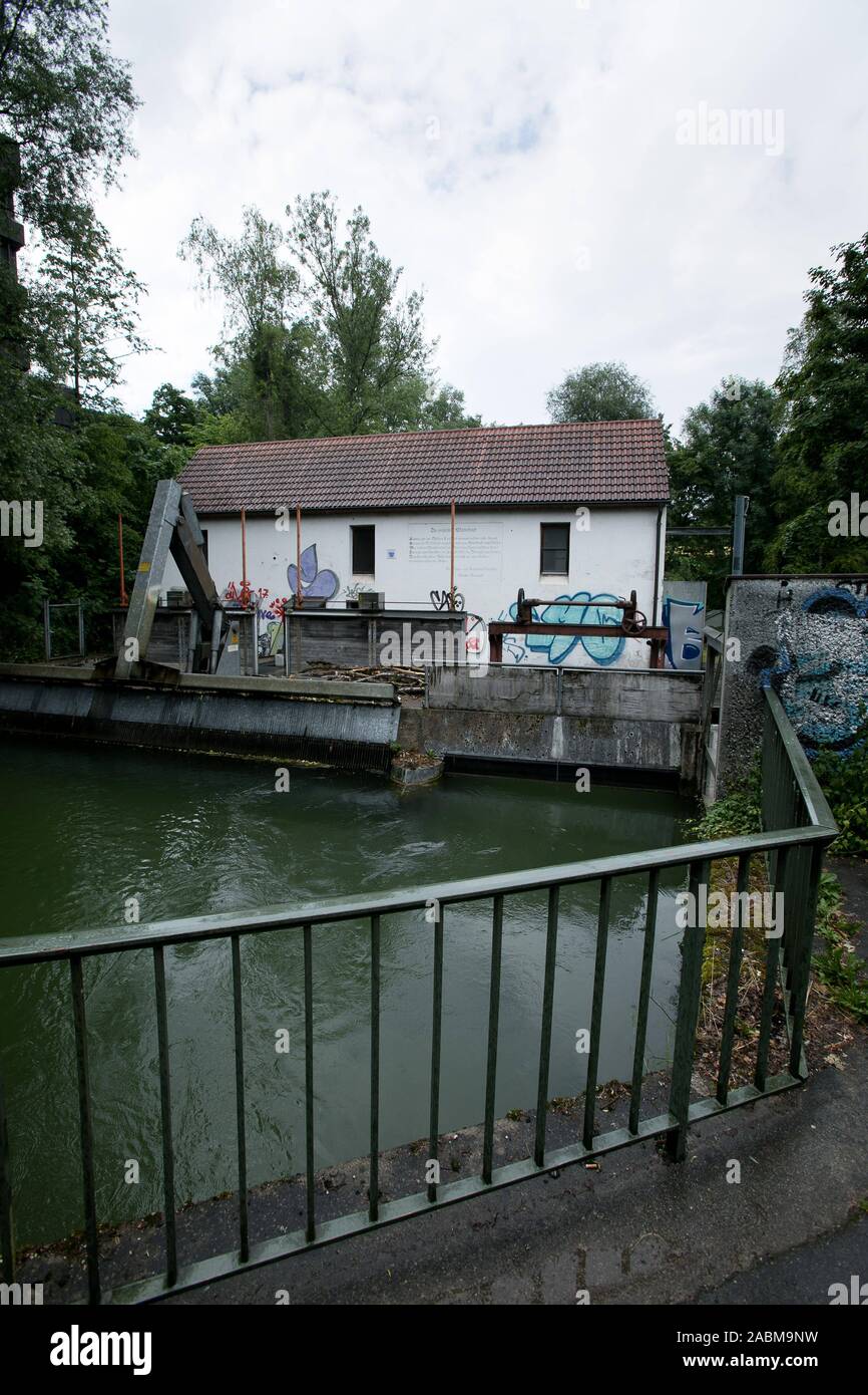 Blick auf das laufwasserkraftwerk Bäckermühle in München. [Automatisierte Übersetzung] Stockfoto