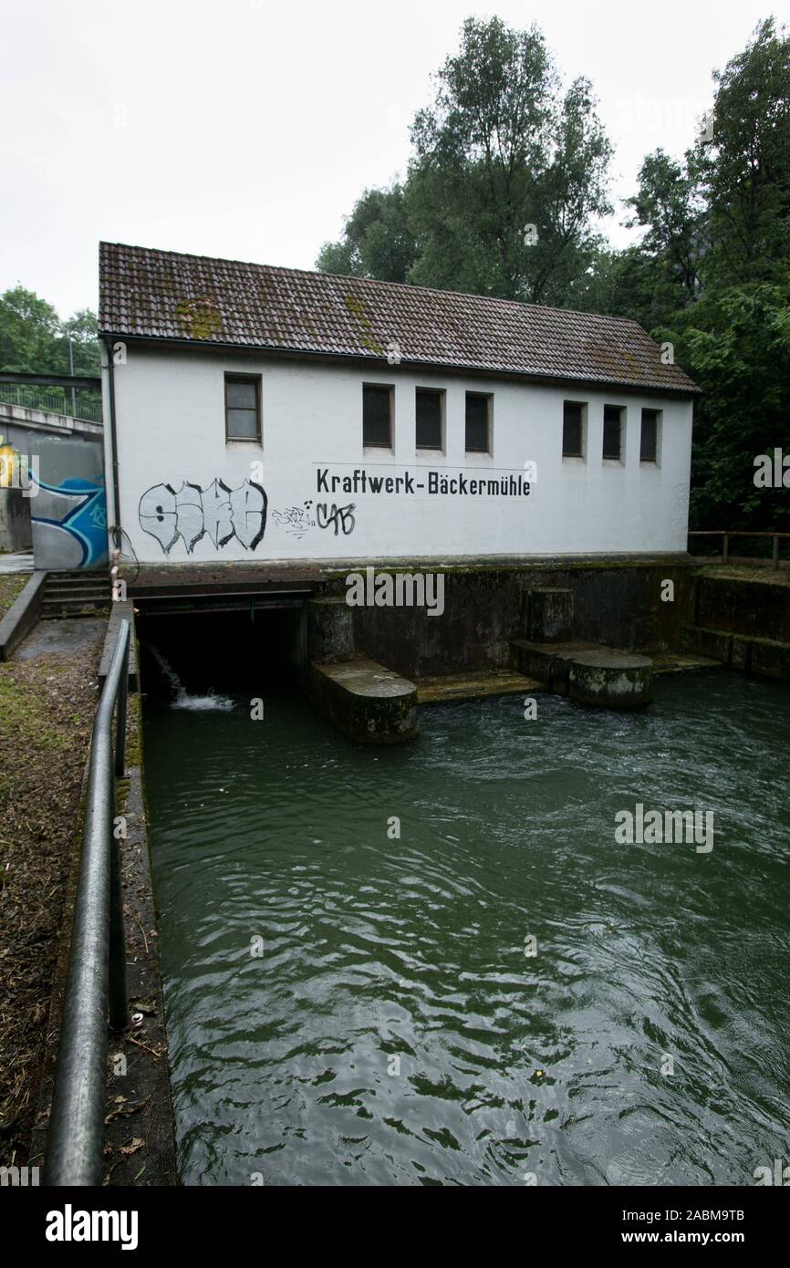 Blick auf das laufwasserkraftwerk Bäckermühle in München. [Automatisierte Übersetzung] Stockfoto
