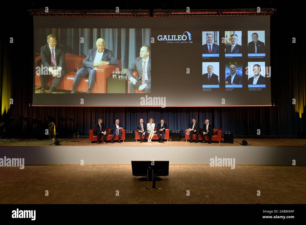 Sprecher bei der 'Soft-Öffnung" von GALILEO an der TUM Research Campus in Garching. [Automatisierte Übersetzung] Stockfoto