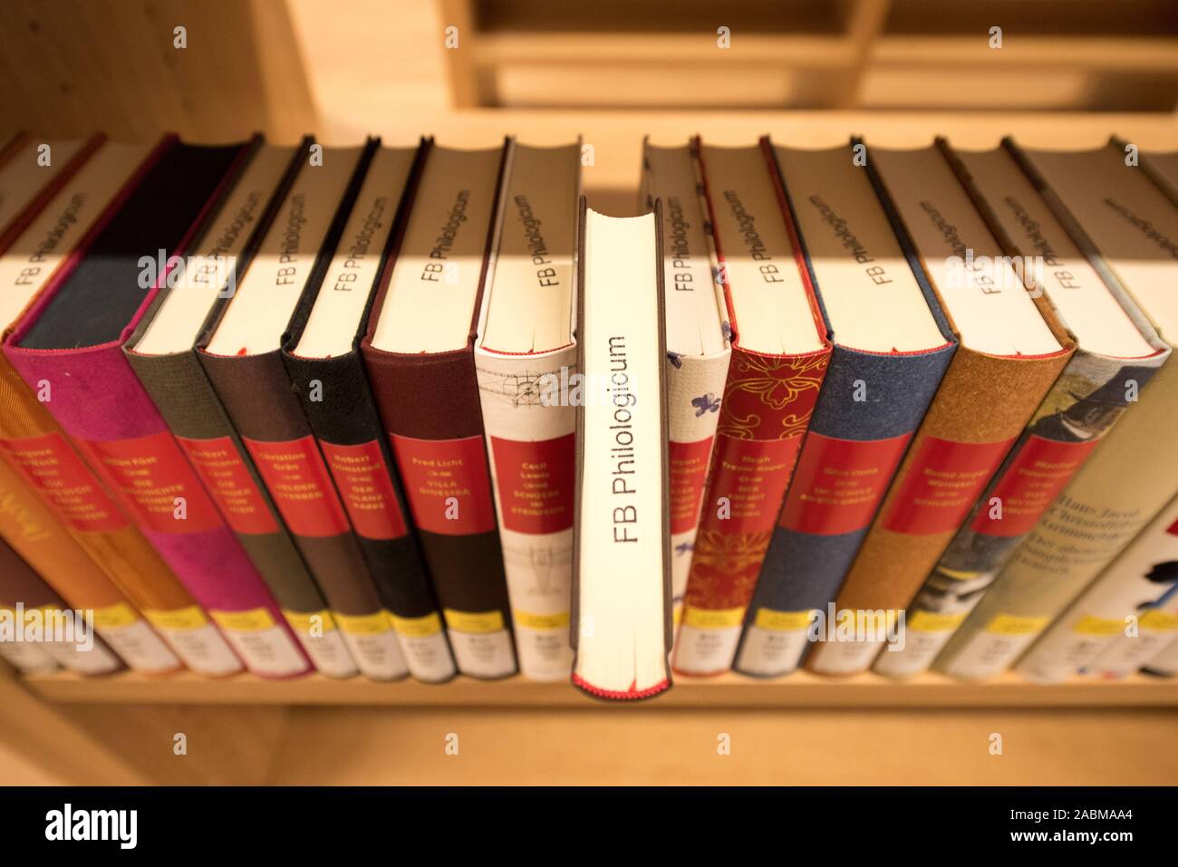 Die Bibliothek in der neuen Philologicum der Ludwig-Maximilians-Universität (LMU) München. [Automatisierte Übersetzung] Stockfoto