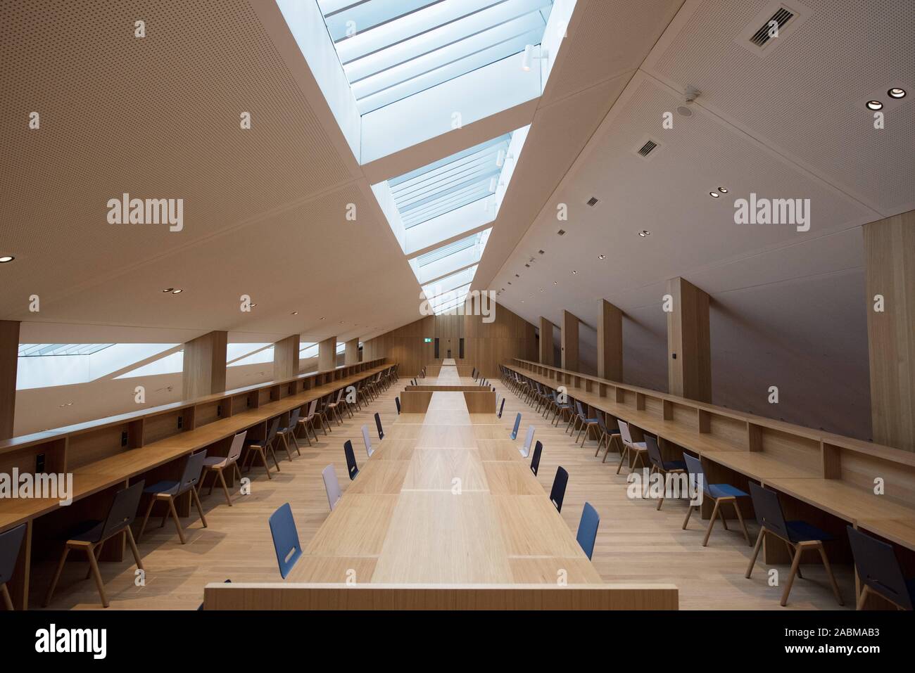 Die neuen Philologicum der Ludwig-Maximilians-Universität (LMU) in München bietet zahlreiche Arbeitsplätze. [Automatisierte Übersetzung] Stockfoto