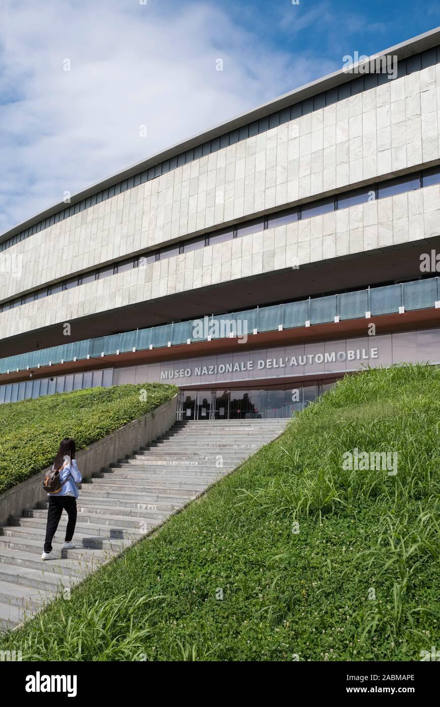 Italien, Turin: das Museo Nazionale dell'Automobile (Automobile), MAUTO. Äußere Ansicht der Gebäude, 1932 erbaut und im 2 renovierte Stockfoto