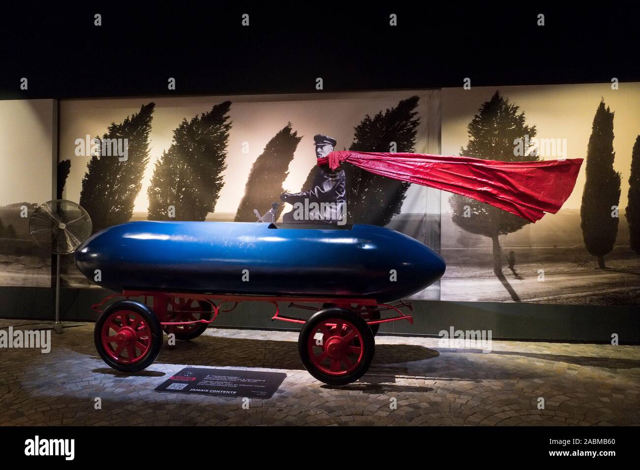 Italien, Turin: das Museo Nazionale dell'Automobile (Automobile), MAUTO. Innenansicht des Gebäudes im Jahr 1932 erbaut und renoviert Ich Stockfoto