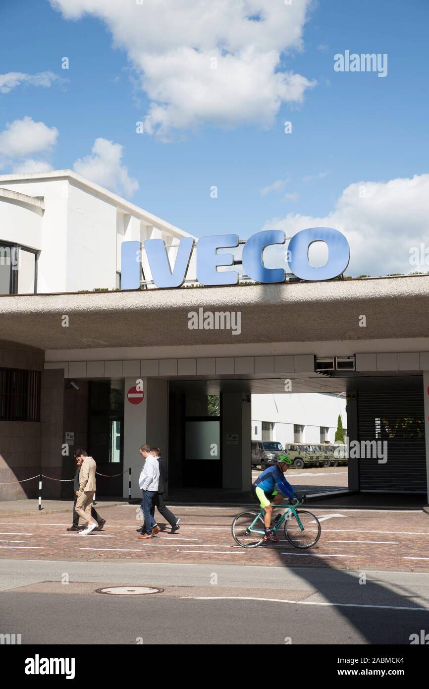 Haupteingang des Iveco Website in die Südtiroler Landeshauptstadt Bozen. [Automatisierte Übersetzung] Stockfoto
