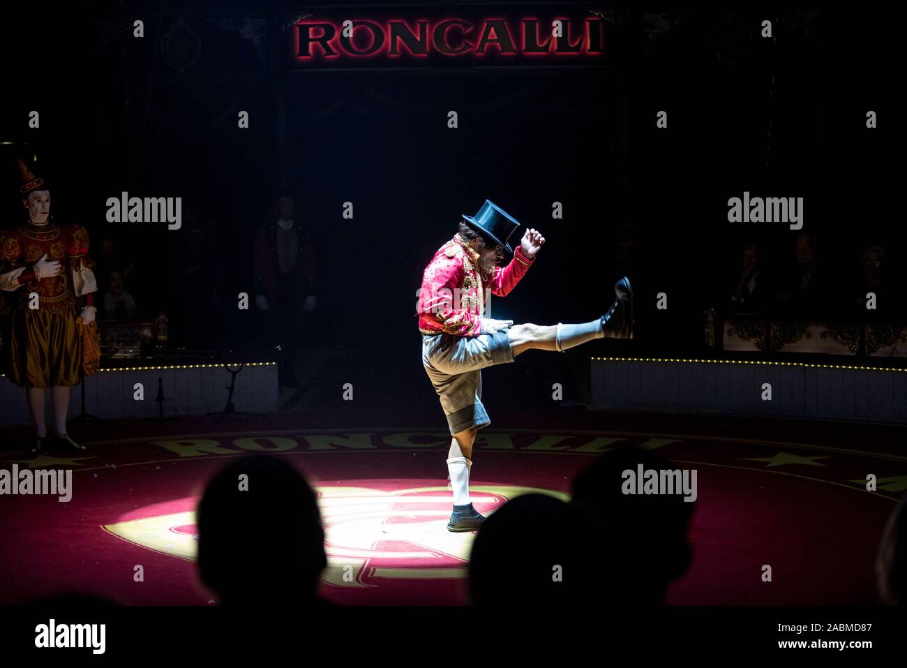 circus-roncalli-clown-fotos-und-bildmaterial-in-hoher-aufl-sung-alamy
