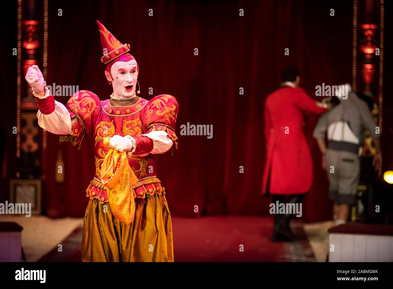 Am Samstag, den 12. Oktober 2019 Die Premiere findet im Zirkus Roncallli in München (Oberbayern). Das Bild zeigt einen Clown handeln. [Automatisierte Übersetzung] Stockfoto