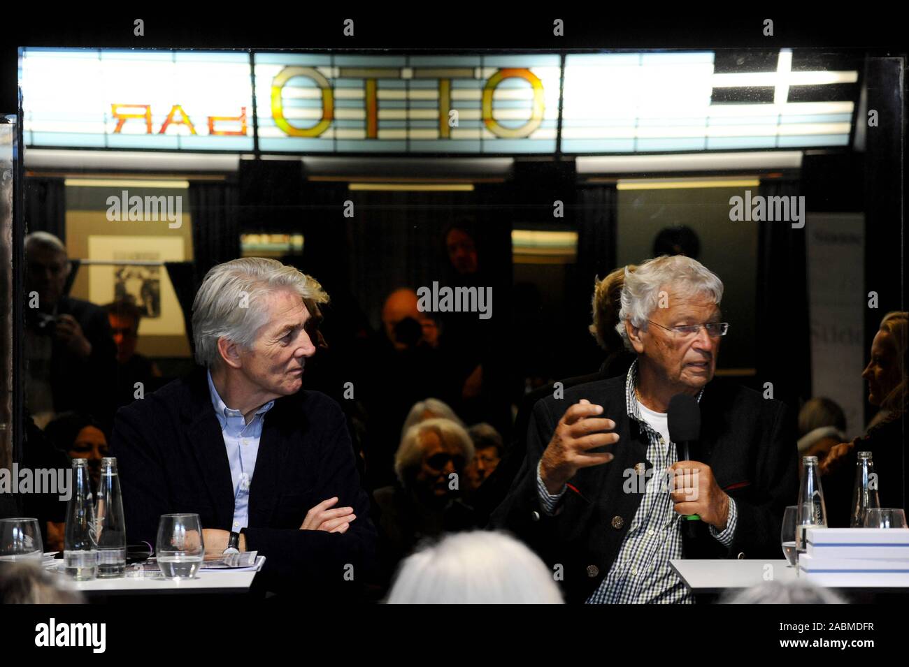 SZ Kultursalon - Das Haus für Humor in der 'Viehbank'. Reinhard Wittmann und Gerhard Polt im Gespräch. [Automatisierte Übersetzung] Stockfoto