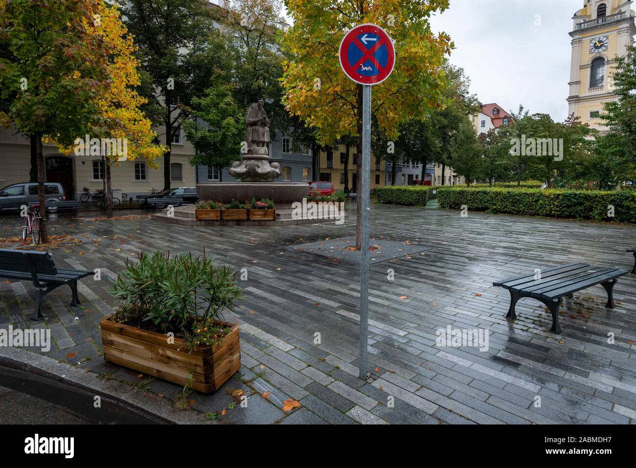 Brunnen Mit Blumenkasten Stockfotos Brunnen Mit Blumenkasten