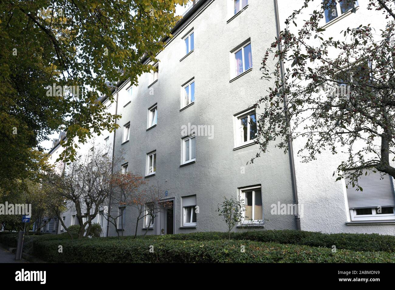 Apartment Gebäude in der Hohenzollernkarree an der Erich-Kästner-Straße in Schwabing. [Automatisierte Übersetzung] Stockfoto