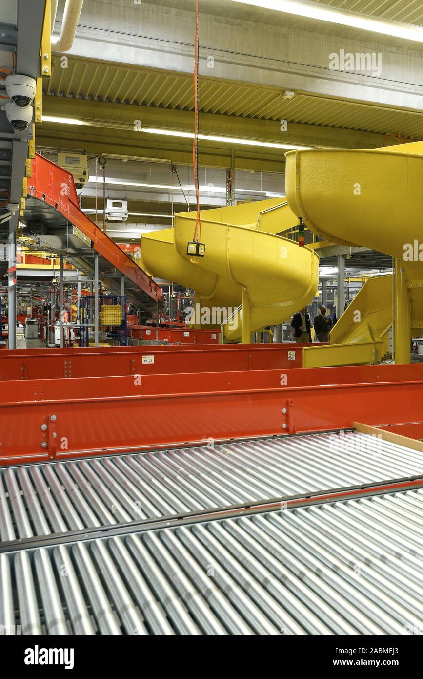 Neue, produktivere DHL Sortieranlage in Unterschleißheim. [Automatisierte Übersetzung] Stockfoto