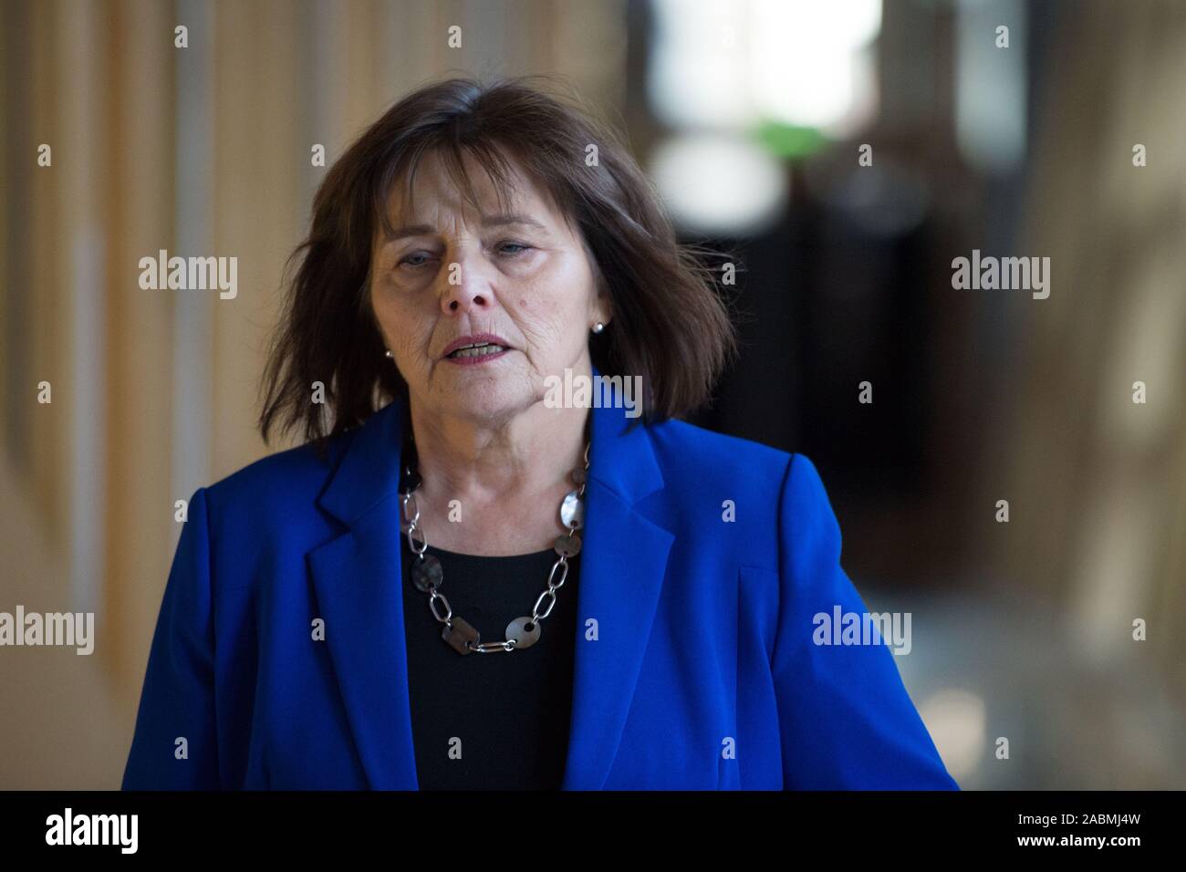 Edinburgh, Großbritannien. 28 Nov, 2019. Im Bild: Jeane Freeman MSP-Kabinett Ministerin für Gesundheit. Szenen aus der wöchentlichen Sitzung des Ersten Minister Fragen im Schottischen Parlament. Credit: Colin Fisher/Alamy leben Nachrichten Stockfoto