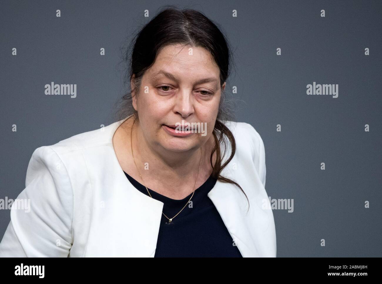 Berlin, Deutschland. 28 Nov, 2019. Birgit Malsack-Winkemann (AfD) spricht an der Konsultation zum Haushalt des Bundesministeriums für Gesundheit im Deutschen Bundestag. Die wichtigsten Themen der uad-2 Tagung der 19. Legislaturperiode sind die Beratungen der einzelnen Budgets der Ministerien des Innern, Gebäude und Inneres, Justiz und Verbraucherschutz, Gesundheit, Familie, Senioren, Frauen und Jugend sowie Bildung und Forschung. Quelle: Bernd von Jutrczenka/dpa/Alamy leben Nachrichten Stockfoto