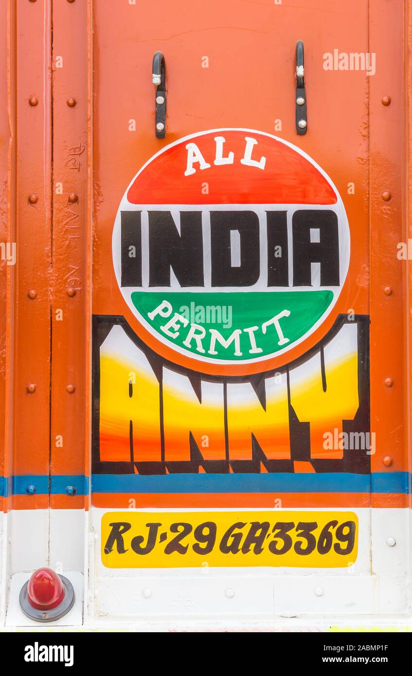 Text alle Indien erlauben, auf der Seite der Lkw in Abhaneri Stockfoto