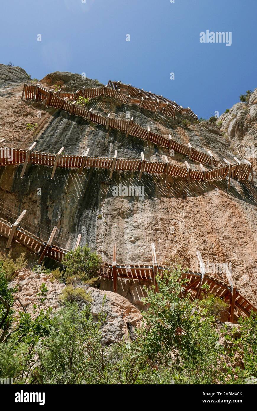 Mont-Rebei Canyon, Katalonien, Spanien: natürliche Raum durch die montsec Berge, die eine natürliche Grenze zwischen Katalonien und Aragon. Hölzerne Stege zw. Stockfoto