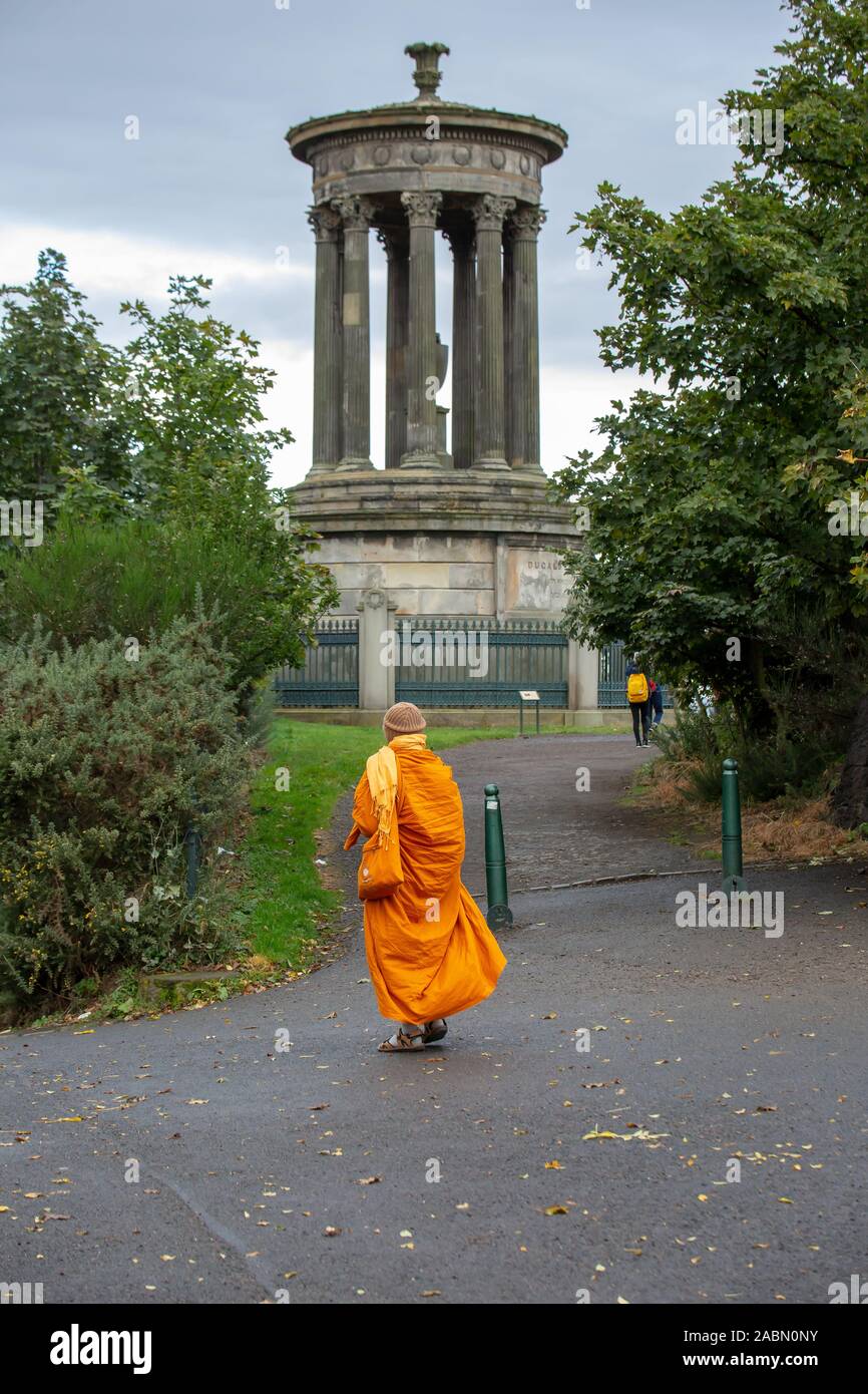 Monk schaut auf die griechische Denkmal, Edinburgh - Schottland Stockfoto