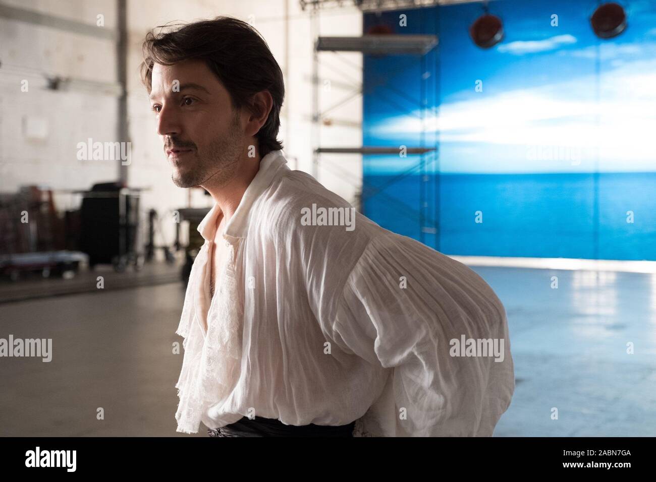 DIEGO LUNA in einem REGNERISCHEN TAG IN NEW YORK (2019), Woody Allen geleitet. Credit: Gravier Productions, Perdido Produktionen/Album Stockfoto