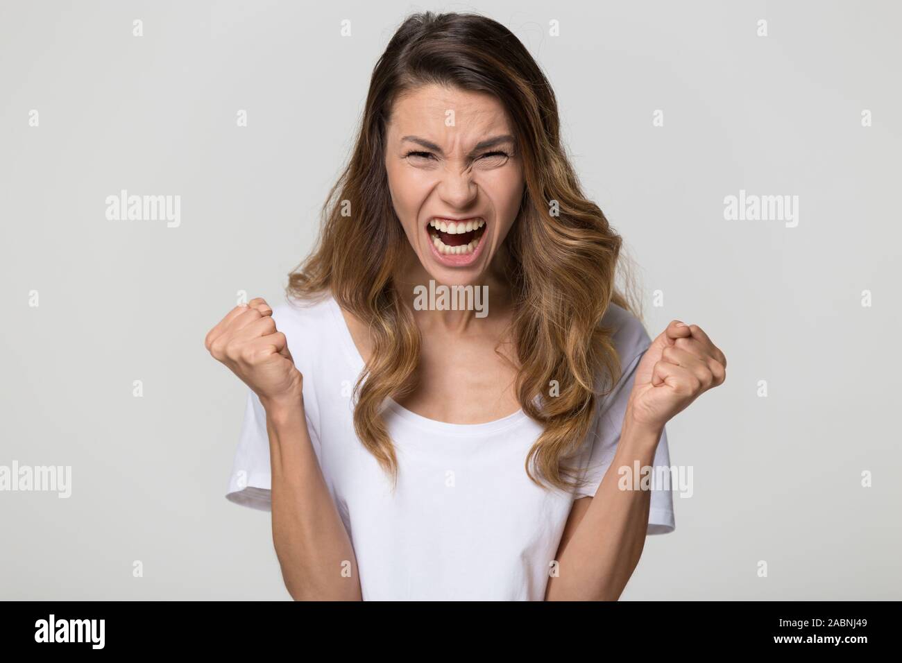 Wütend mad hysterische Frau schreien, negative Emotionen Stockfoto