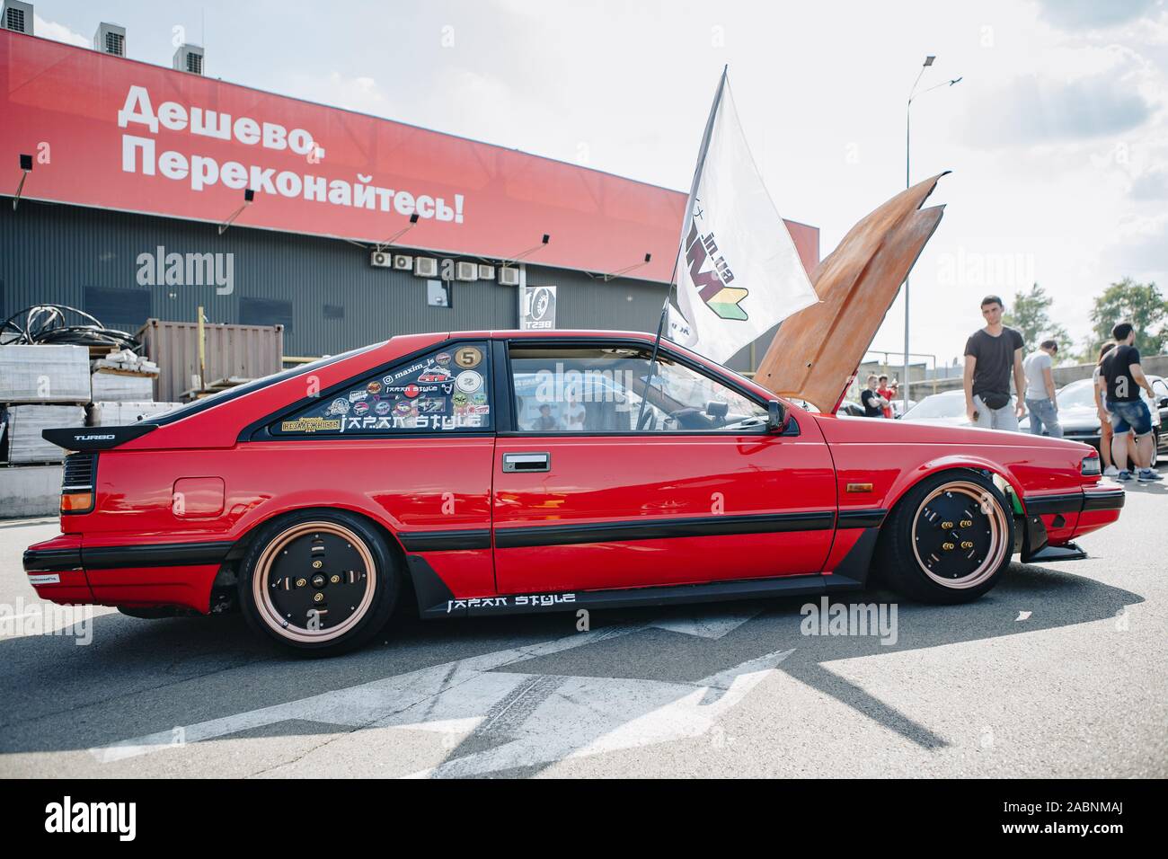 Kiew-28 JULI, 2019: JDM Car Show outdoor. Getunten Japanischen drift Autos Expo im Sommer. Modifizierte retro Nissan Silvia S12 Fahrzeug mit abgesenkter Federung und Stockfoto