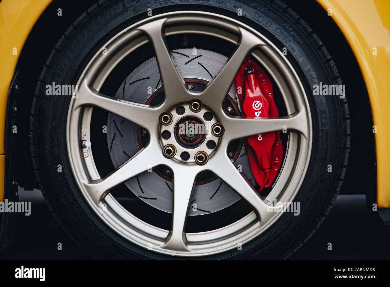 Kiew-28 JULI, 2019: JDM Car Show outdoor. Getunten Japanischen drift Autos Expo im Sommer. modifizierten Mitsubishi Lancer Evolution X Fahrzeug mit abgesenktem suspensio Stockfoto