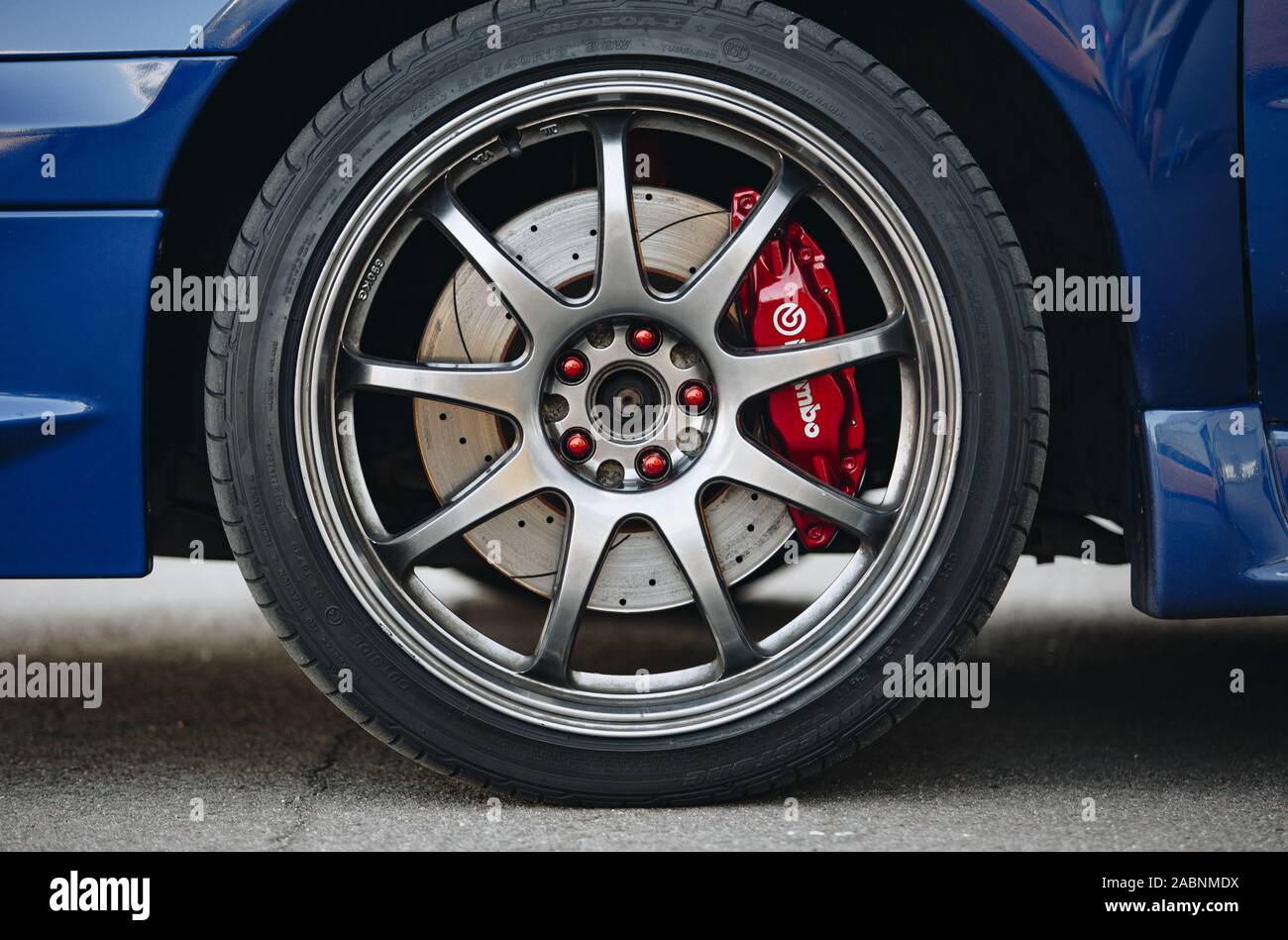 Kiew-28 JULI, 2019: JDM Car Show outdoor. Getunten Japanischen drift Autos Expo im Sommer. Subaru auf Niederquerschnittreifen mit Brembo Bremssättel Stockfoto