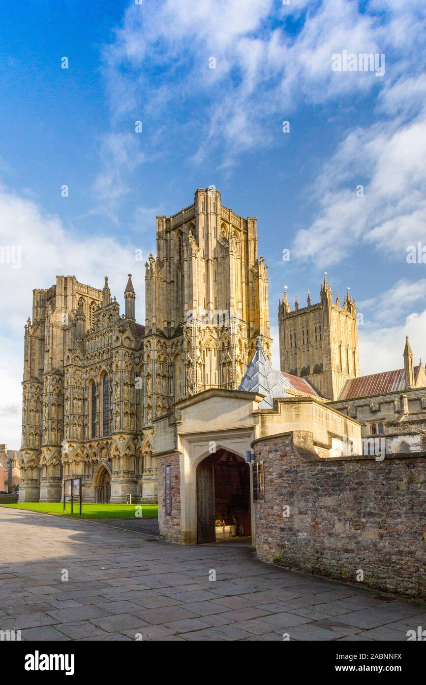 Der neue Eingang und West vor Wells Cathedral, Somerset, England, Großbritannien Stockfoto