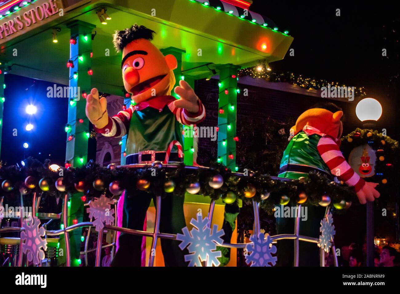 Orlando, Florida. November 23, 2019. Bert und Ernie aus der Sesamstraße Christmas Parade in Seaworld Stockfoto