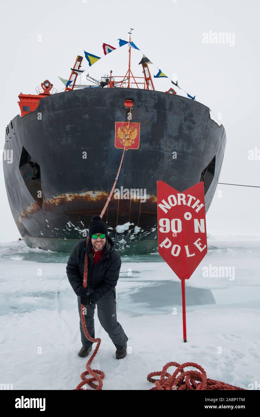 Russland, hohen Arktis geografischen Nordpol. 90 Grad Nord mit 50 Jahren der Sieg der russischen Eisbrecher. Stockfoto