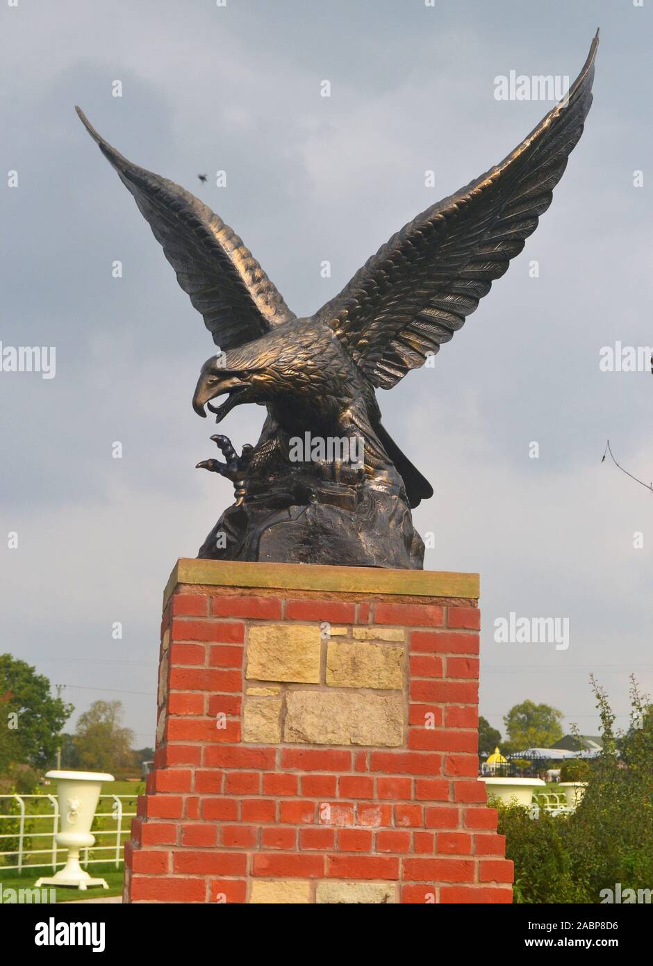 Ein Raubvogel Skulptur am britischen Schmiedearbeiten und Shropshire Skulpturenpark, Oswestry, Shropshire, Großbritannien Stockfoto