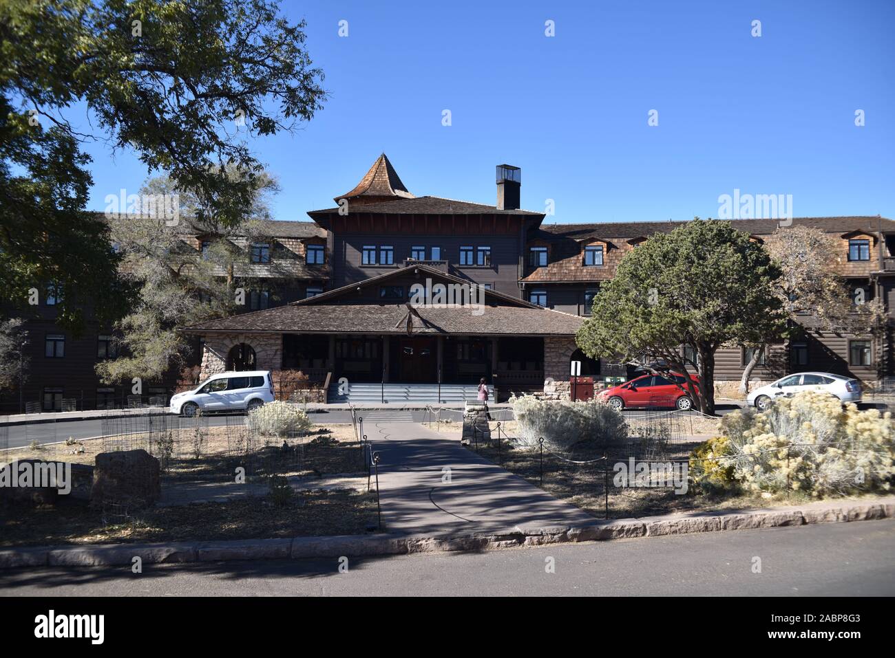 Grand Canyon, AZ, USA, Nov. 1&4, 2019. Grand Canyon National Park Grand Dame: El Tovar Hotel im Herbst Blätter, Kürbissen dekoriert, Kürbisse und Stockfoto