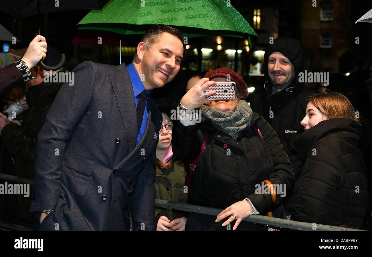 Stratford-upon-Avon, Großbritannien. 28. Nov 2019. David Walliams kommt an der Opening Night der RSC-Produktion von "Der Junge im Kleid' an der Royal Shakespeare Theatre, Stratford-upon-Avon, England, UK. 28. November 2019. Foto: Simon Hadley/Alamy leben Nachrichten Stockfoto