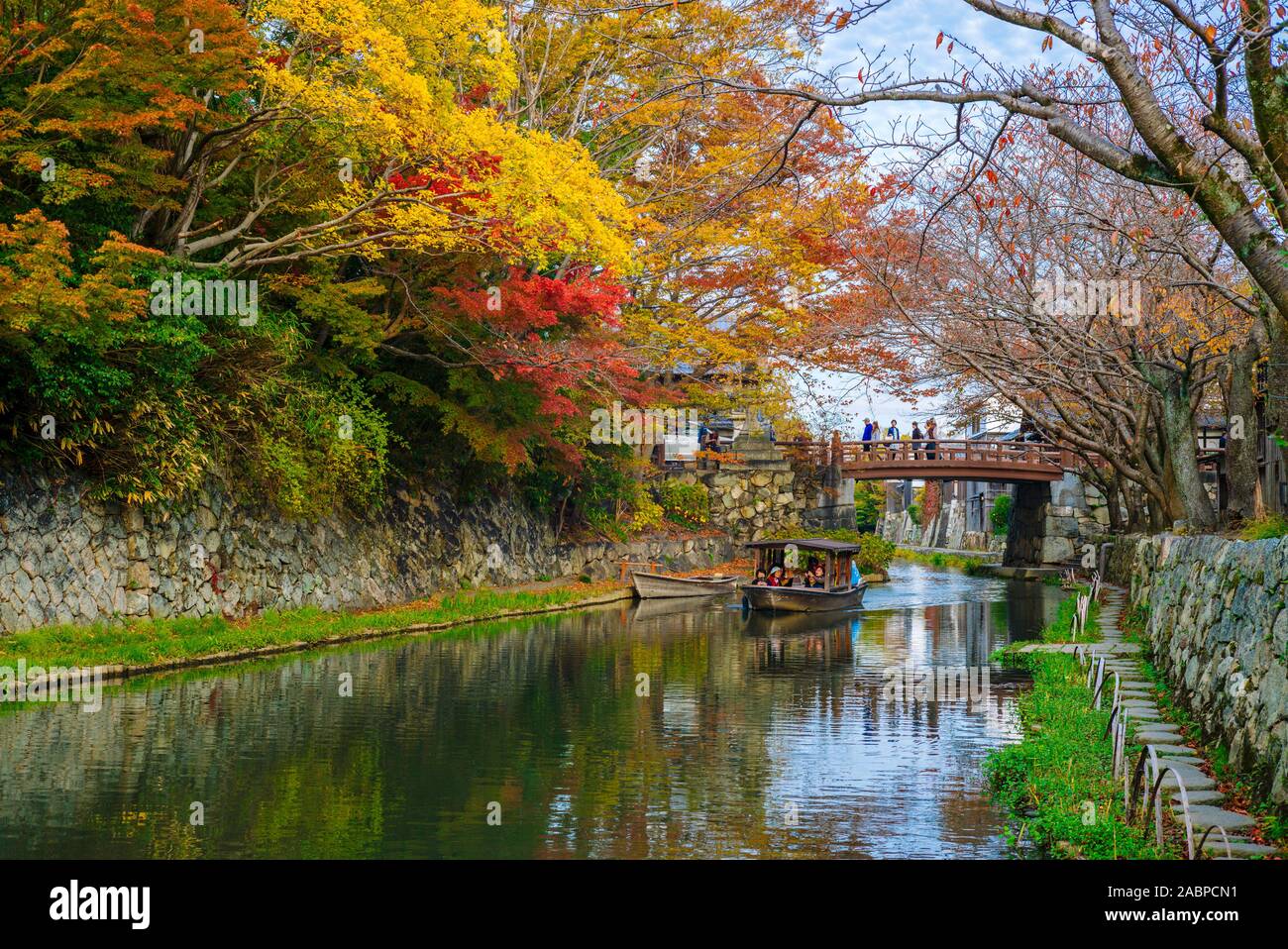 Hachiman-bori Kanal in Omihachiman, Präfektur Shiga, Japan. Nach der Renovierung im späten 20. Jahrhundert, die Stadt mit seinem Kanal und alte Merchant House Stockfoto