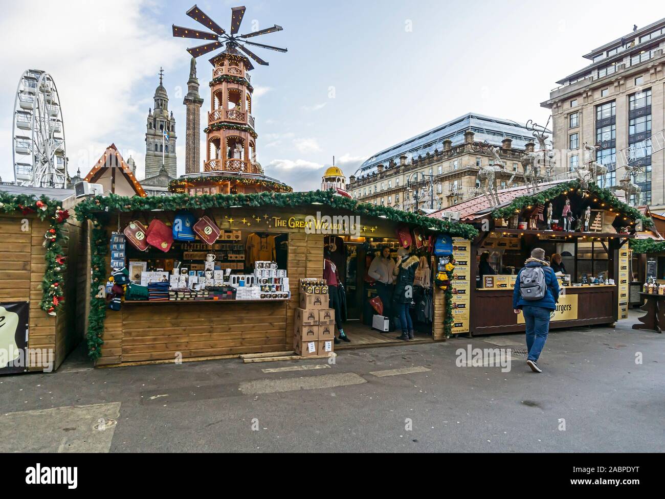 Der große Zauberer Glasgow am Weihnachtsmarkt 2019 auf dem George Square Glasgow Schottland Stall mit Verkaufsständen Stockfoto