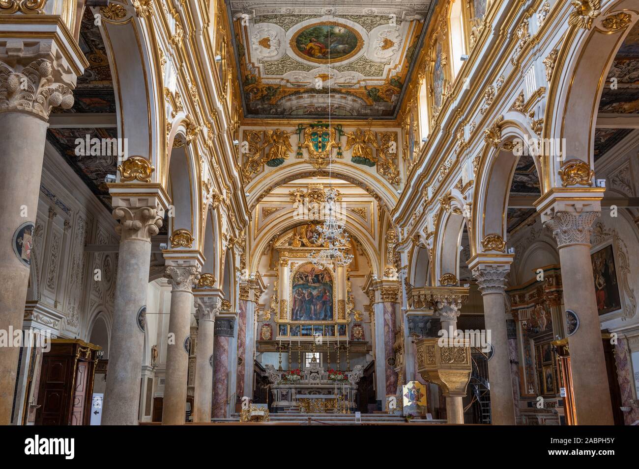 Innenraum der Kathedrale von Matera (La Kathedrale von Matera) an der Piazza Duomo in der Sassi von Matera, Basilikata, Süditalien Stockfoto