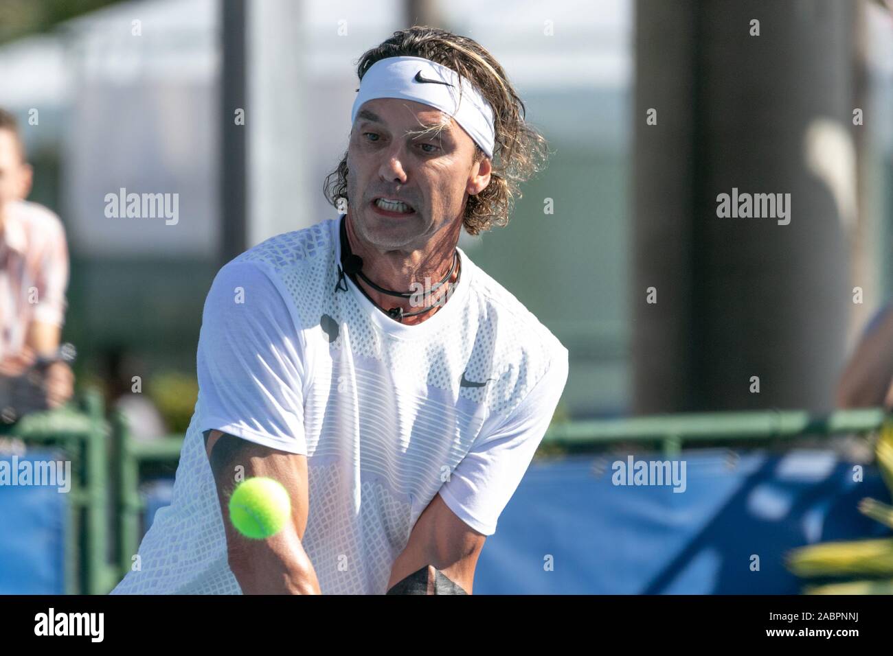 Ein nackter Oberkörper Gavin Rossdale Tennisspielen in Beverly Hills, Los  Angeles, Kalifornien - 25.11.09 Stockfotografie - Alamy