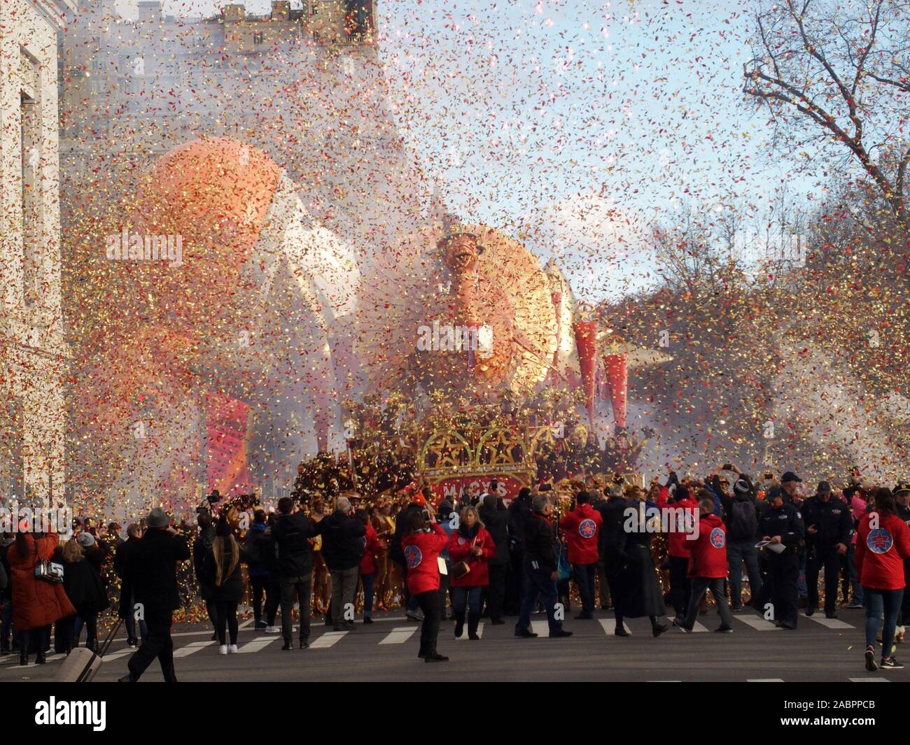 November 28, 2019, New York City, New York, USA: Die 93. jährliche Thanksgiving Day Parade von Macy's anzusehen N.Y.C. 2019. (Bild: © Bruce Cotler/Kugel Fotos über ZUMA Draht) Stockfoto