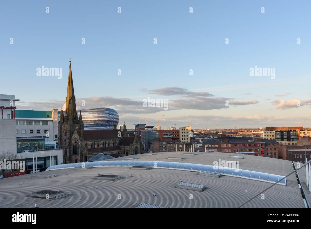 St Martin Platz, Edgbaston, Birmingham - APRIL 05,2016: Skyline von Birmingham mit St. Martin Kirche. Stockfoto