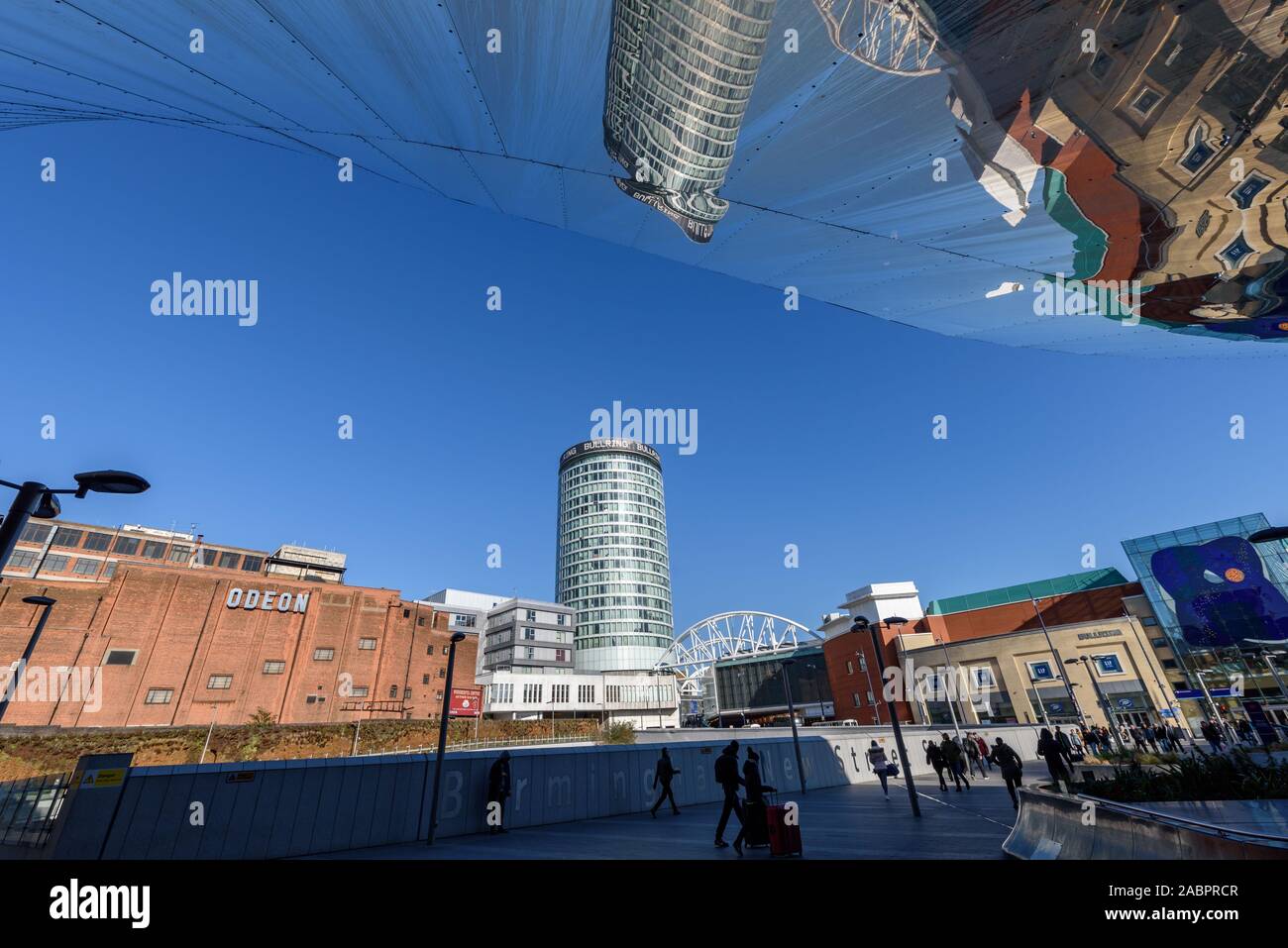 Bahnhof New Street, Birmingham, England - Feb 25,2018: Blick von der Rotunde aus zu Fuß von Moor St auf die Stierkampfarena, Birmingham, England. Stockfoto