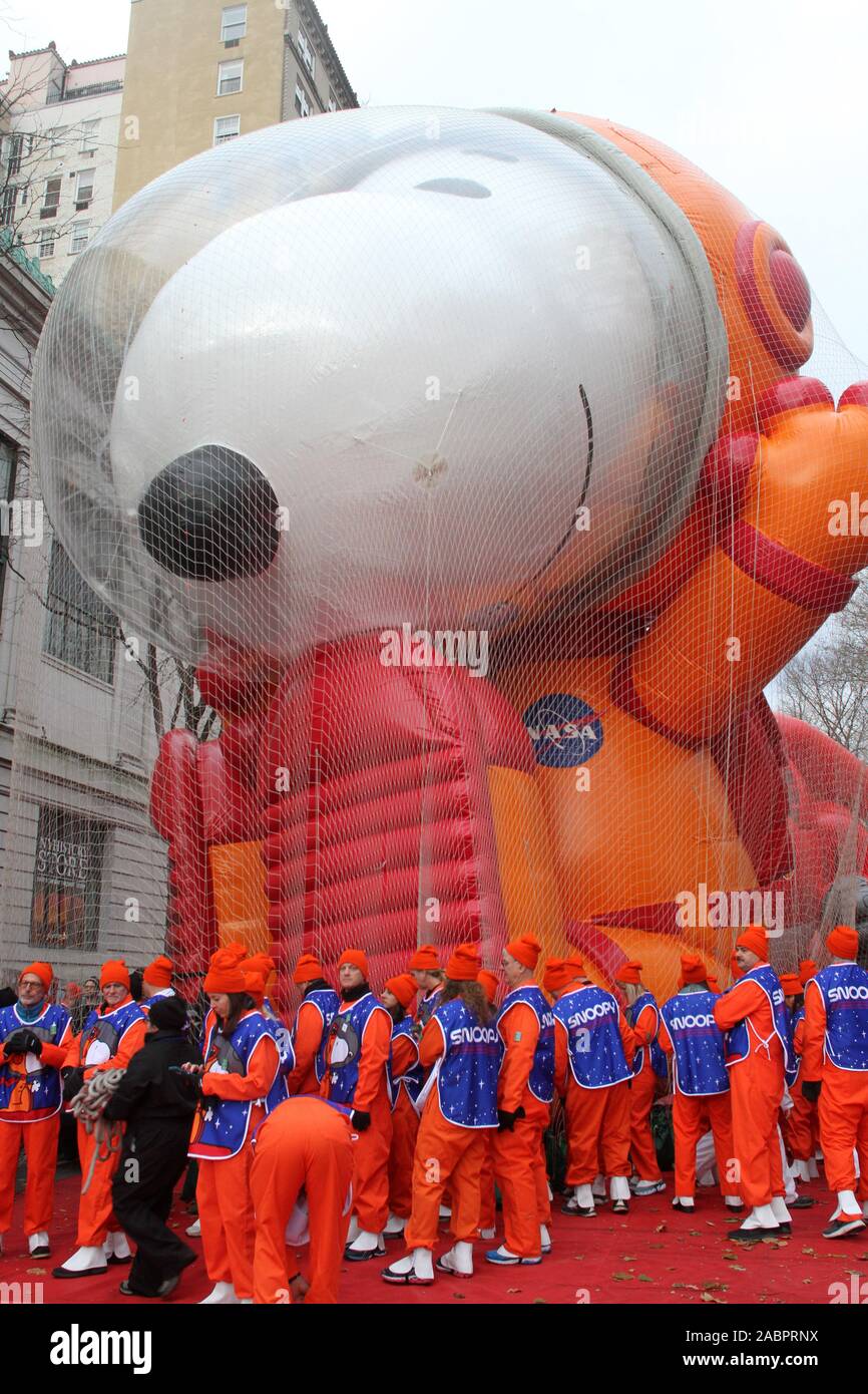 November 28, 2019, New York City, New York, USA: Die 93. jährliche Thanksgiving Day Parade von Macy's anzusehen N.Y.C. 2019. (Bild: © Bruce Cotler/Kugel Fotos über ZUMA Draht) Stockfoto