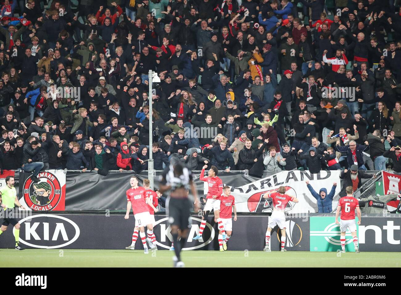 28. november 2019 Den Haag, Niederlande Soccer Europe League AZ / Partizan Belgrado Voetbal Europa League Group Phase Saison 2019-2020 L-R: Juichfoto von AZ Stockfoto