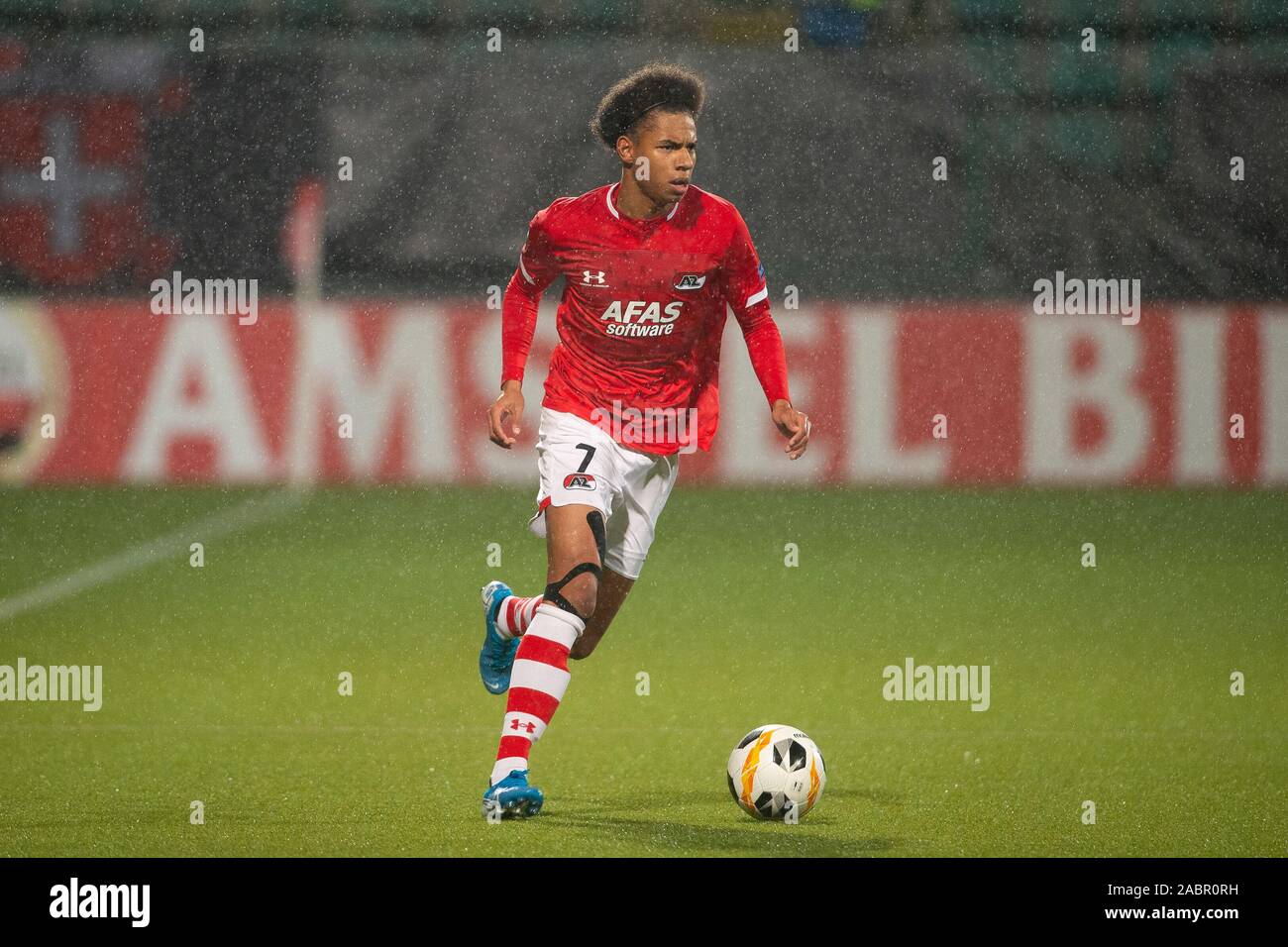 28. november 2019 Den Haag, Niederlande Soccer Europe League AZ / Partizan Belgrado Voetbal Europa League Group Phase Saison 2019-2020 L-R: Calvin Stengs von AZ Alkmaar Stockfoto