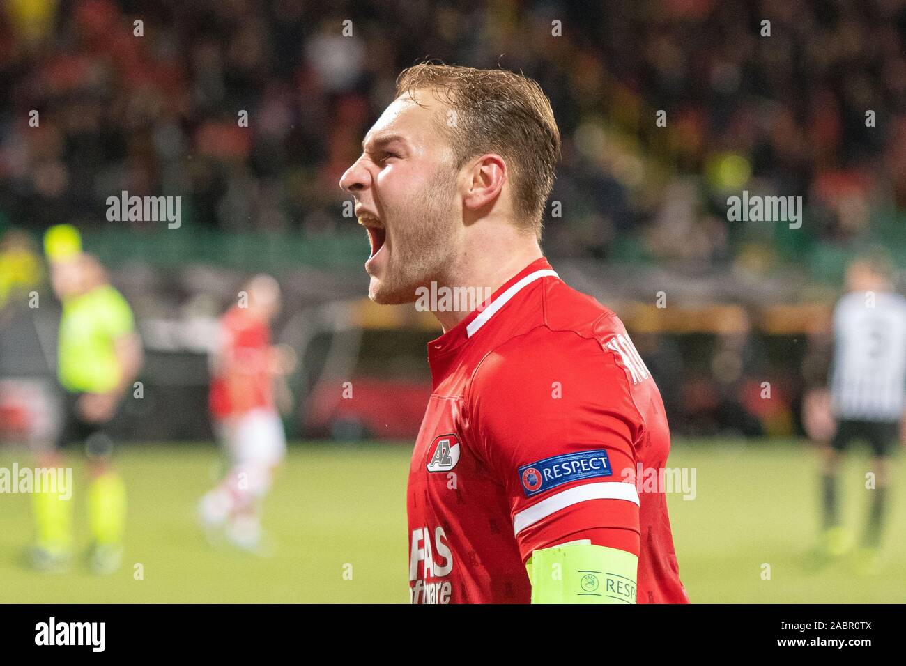 28. november 2019 Den Haag, Niederlande Soccer Europe League AZ / Partizan Belgrado Voetbal Europa League Group Phase Saison 2019-2020 L-R: Teun Koopmeiners von AZ Alkmaar Stockfoto